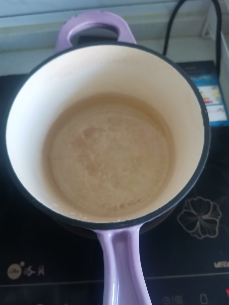 西米奶茶,锅中烧水