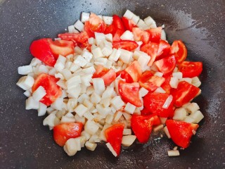 番茄藕丁,加入番茄，翻炒30秒
