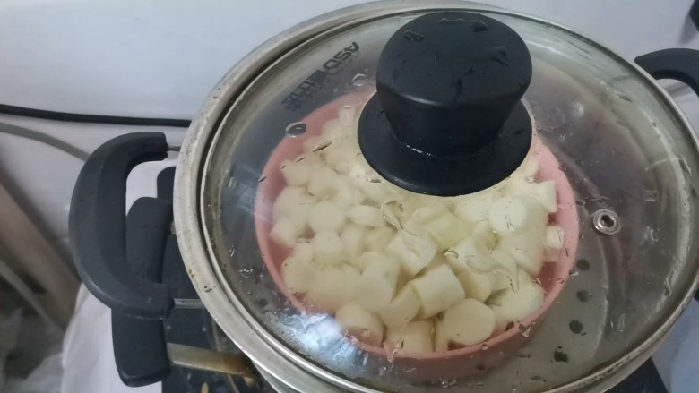 山药水果月饼,上锅蒸30分钟，蒸熟透