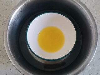 蜂蜜黄油吐司片,黄油隔热水融化