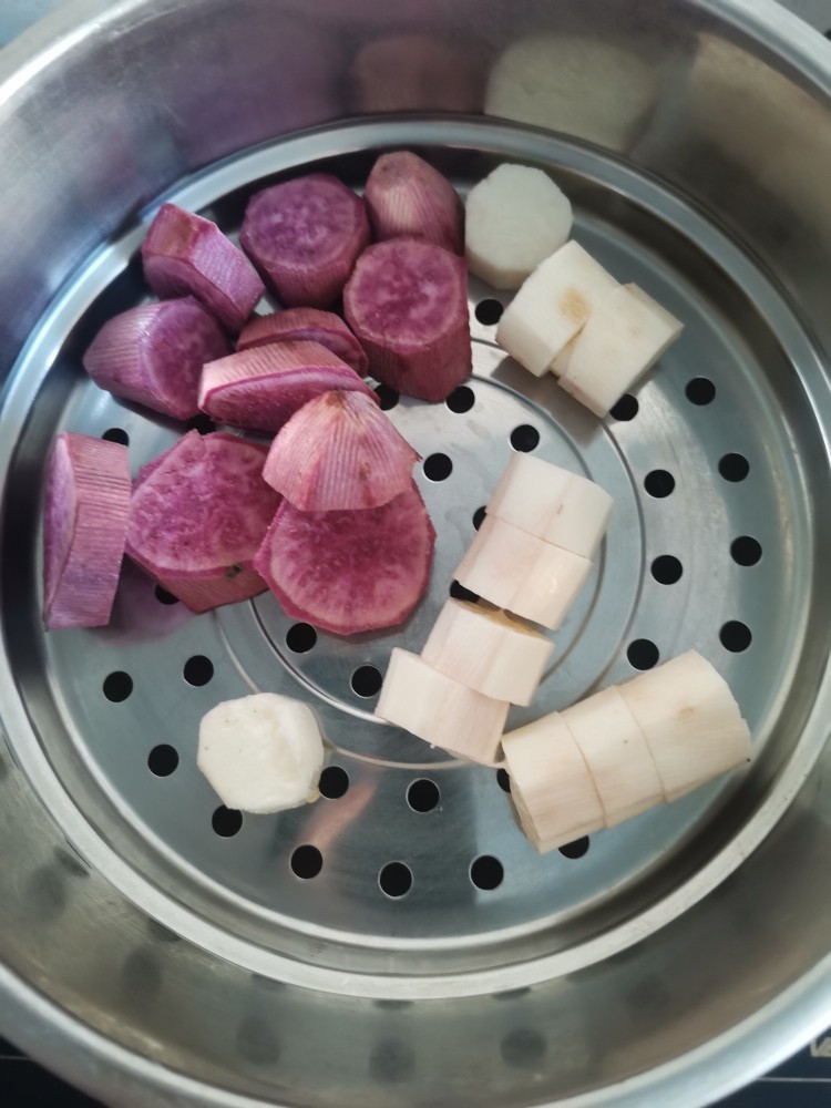 紫薯山药糕,上蒸锅，水开蒸15分
