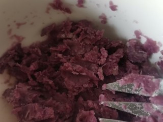 紫薯山藥糕,紫薯也壓成泥加入蜂蜜