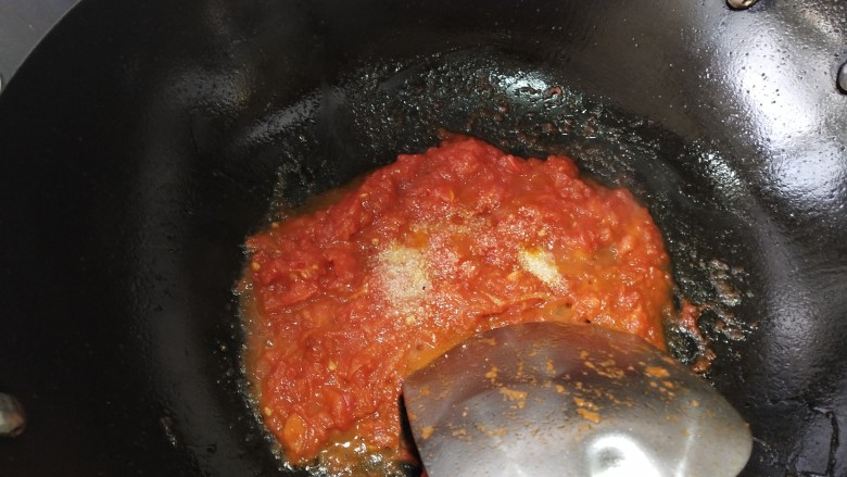 番茄鸡蛋炒年糕,再加少许盐调味