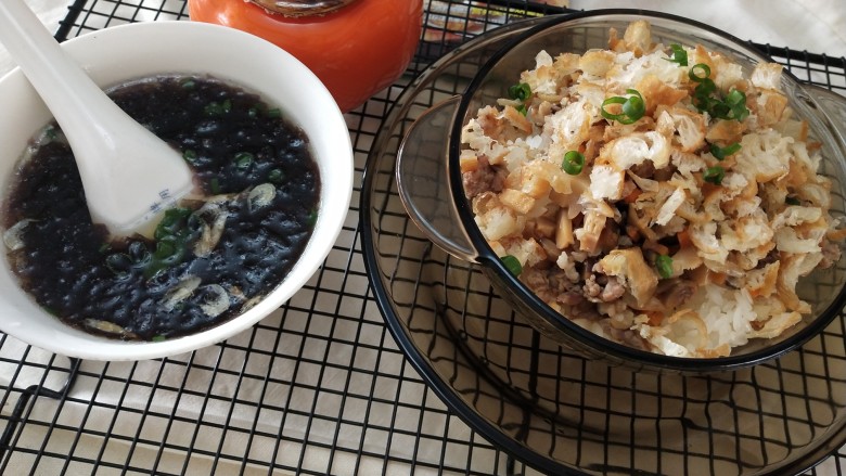 温州糯米饭,一碗香喷喷的糯米饭配上清淡的紫菜汤，完美，慢慢享受吧
