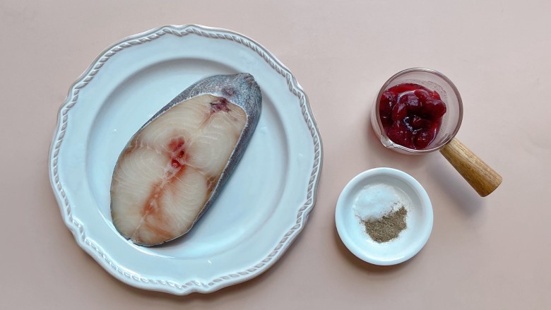 百里香蔓越莓烤鳕鱼,1、准备好所有食材。
