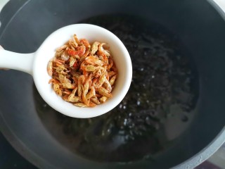 紫菜虾米蛋花汤,加入虾米，