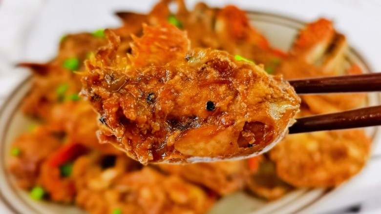 炒蟹脚肉,这个季节的蟹特别肥美~好吃到嗦手指。