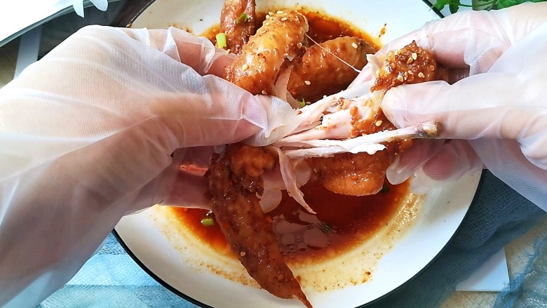 电饭锅焖鸡翅,简单快手，软烂入味