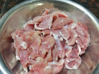 白萝卜炖猪肉,瘦肉切片