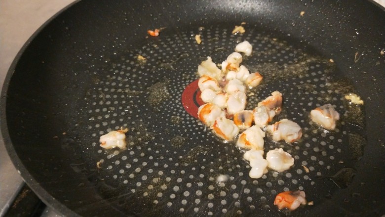 玉米虾仁蛋炒饭,翻炒均匀。