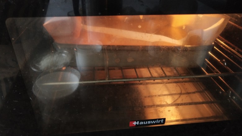 紫薯夹心蛋糕,放入提前预热好的烤箱，上火190°下火120°烤10分钟，再上下火160°烤30