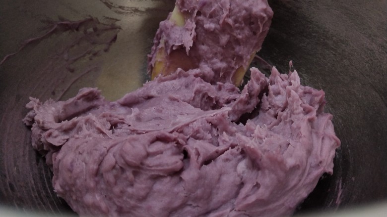 紫薯夹心蛋糕,这样就可以了，如果想细腻点，就用料理机里搅打一下