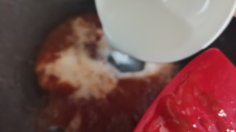 番茄里脊,倒入半碗淀粉水
