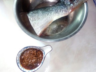 鱼子酱炖鱼划水,准备食材。