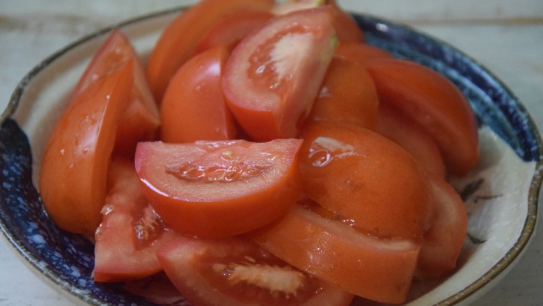 番茄里脊,西红柿洗净切块