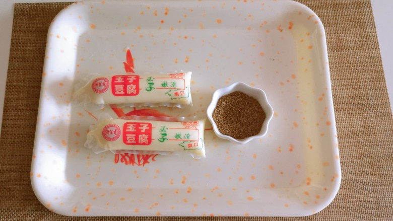 椒盐日本豆腐,食材准备好。