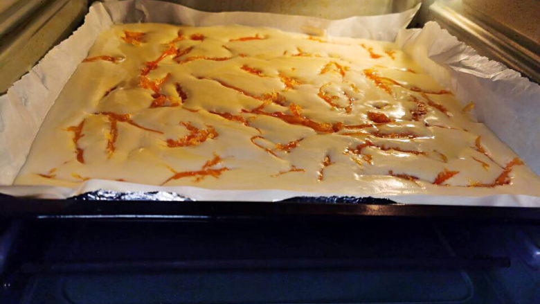 紫薯夹心蛋糕,烤箱160度预热，烤15分钟