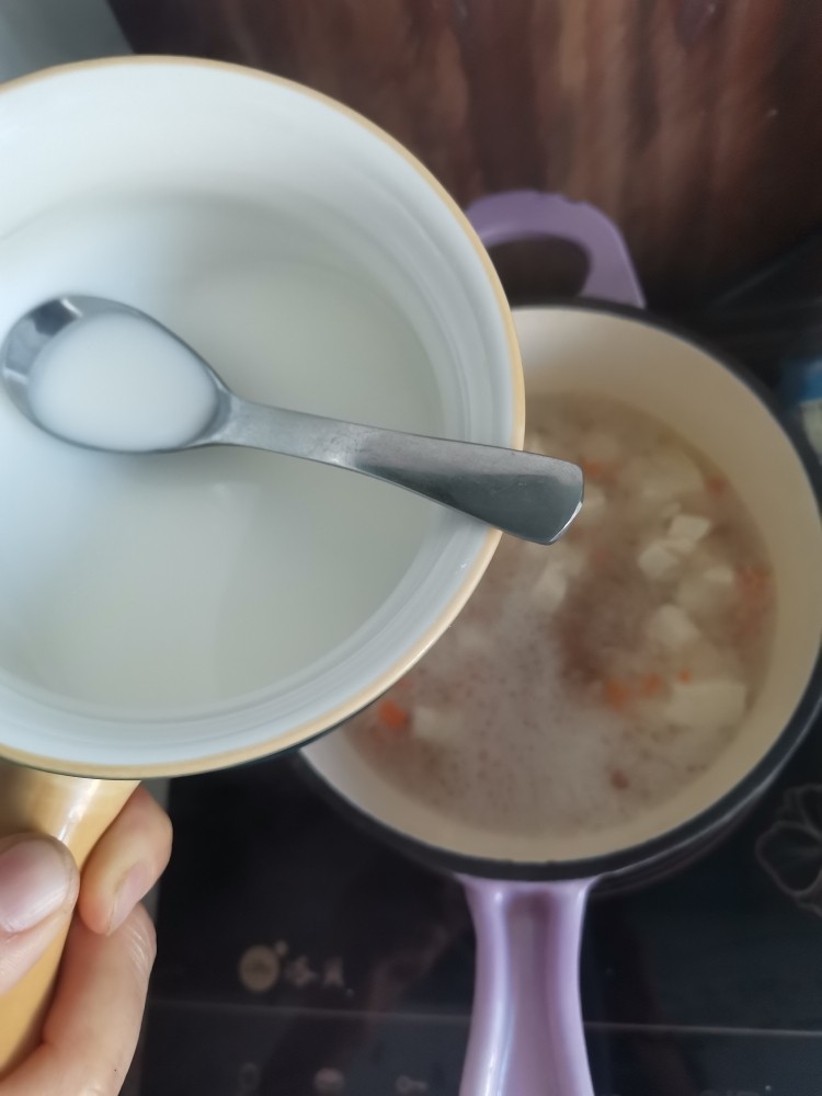 豆腐菌汤,加水淀粉