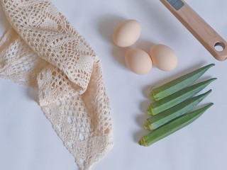 秋葵鸡蛋卷,准备好食材