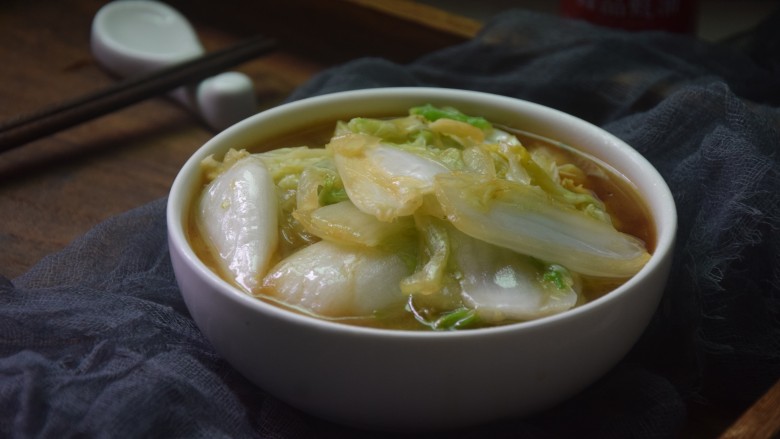 蚝油水白菜,一道简单易做的蚝油水白菜可以开吃了。