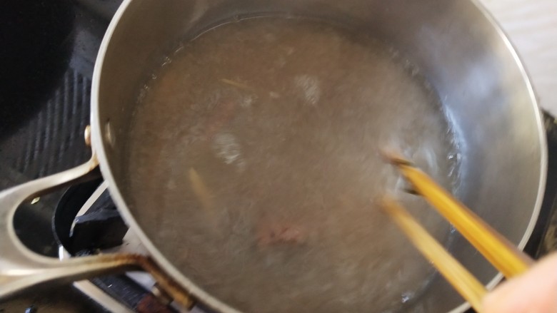 青菜猪肝汤,放入腌制好的猪肝，焯一会看到变色即可捞出