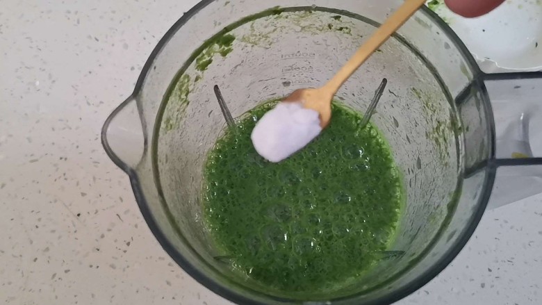 菠菜柳叶馒头,菠菜汁里面加入少许小苏打，能使蒸好的馒头翠绿不变色
