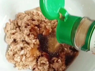 蘑菇酿肉(蒸菜),适量胡椒粉