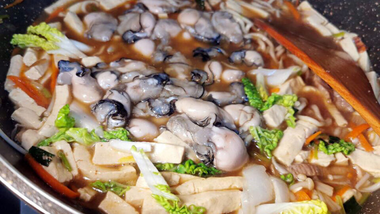 豆腐卤面,加入海蛎子