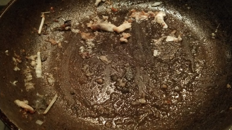 酸菜海鲜锅,这是我昨天炖的大骨汤特意留着老汤炖海鲜锅
