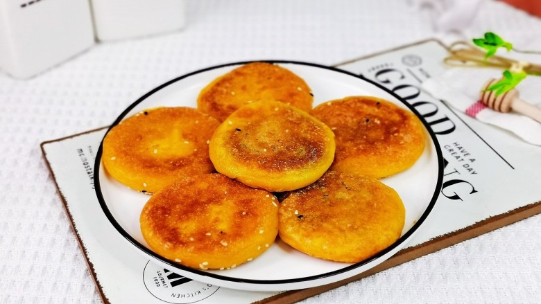田园南瓜饼,装盘即可食用，简单又好吃的南瓜饼。