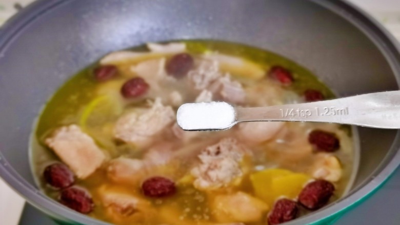 花胶鸡汤,按个人口味加入盐。