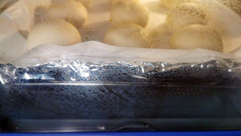 淡奶油小餐包,天冷送入烤箱，打开发酵键，发酵40分钟