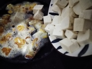 鸡蛋炖豆腐,又加入豆腐
