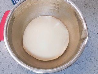 淡奶油小餐包,揉圆放入面盆发酵至两倍大