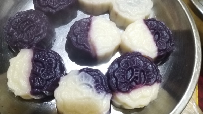 山药紫薯糕,蒸熟了