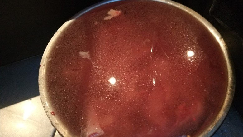 花胶鸡汤,冷水泡5小时以上，泡出血水看着很清在控水分
