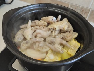韩式什锦锅,加入鸡翅鸡爪。