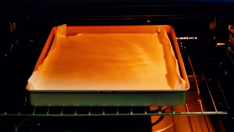 果子蛋糕,入烤箱中层，上管140度，下管135度烤35分钟。