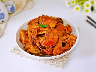 家常炒螃蟹,盛出装盘即可享用，大闸蟹别在清蒸啦！这样做，咸鲜入味，