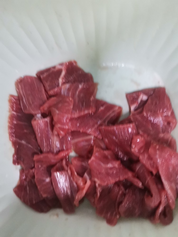 香菜牛肉,<a style='color:red;display:inline-block;' href='/shicai/ 216'>牛肉</a>切片