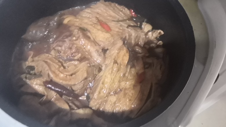 电饭锅卤味,正常煮饭键，中间可打开搅动一下底部