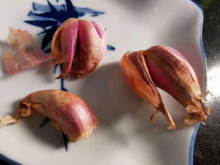香菇板栗焖饭,红葱头