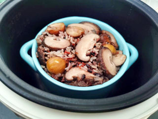 香菇板栗焖饭,熟了，出锅