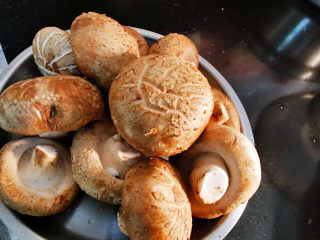 香菇板栗焖饭,香菇