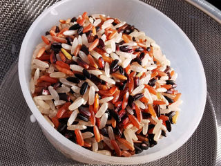 香菇板栗焖饭,三色糙米