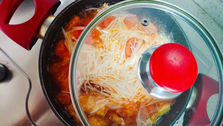 金针菇番茄汤,中大火煮七八分钟