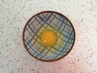 金针菇番茄汤,鸡蛋打散。