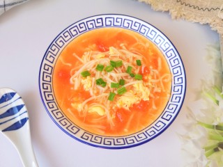 金针菇番茄汤,一道简单又快手的金针菇番茄汤就做好啦！