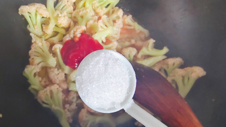 茄汁花菜,加一小勺细盐