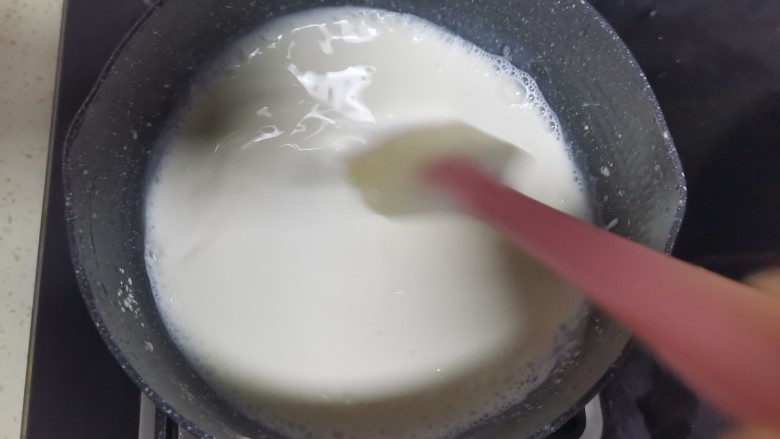 牛奶可可球,先搅拌均匀，再开小火不停的搅拌